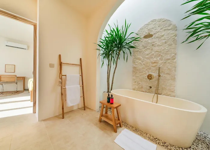 Villa Sira Rosa 2br With Rooftop Oasis Uluwatu (Bali)